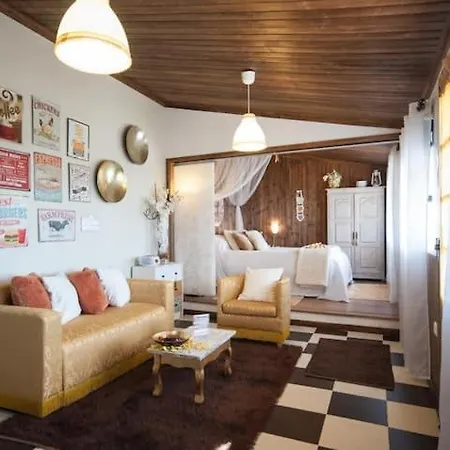 Casas Da Gralha Bed and Breakfast Turquel