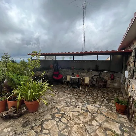 Casas Da Gralha Bed and Breakfast
