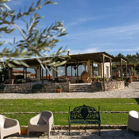 Casas Da Gralha Bed and Breakfast Turquel