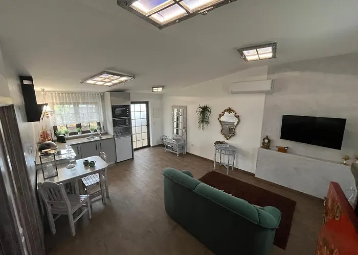 Casas Da Gralha Bed & Breakfast 3*