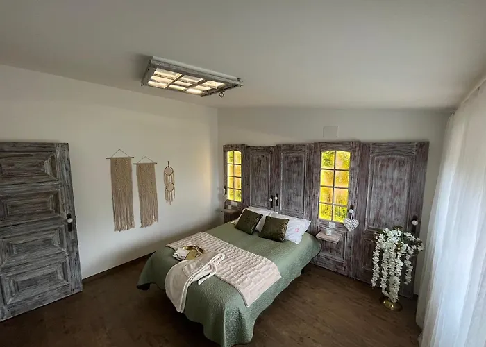 Casas Da Gralha Bed & Breakfast Turquel