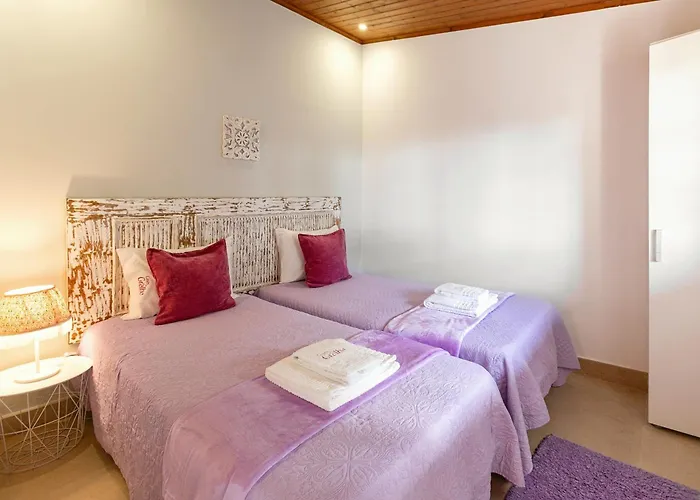 Casas Da Gralha Bed & Breakfast
